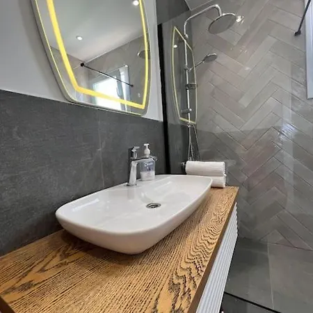 New Sea View Flat In Long Apartmán *